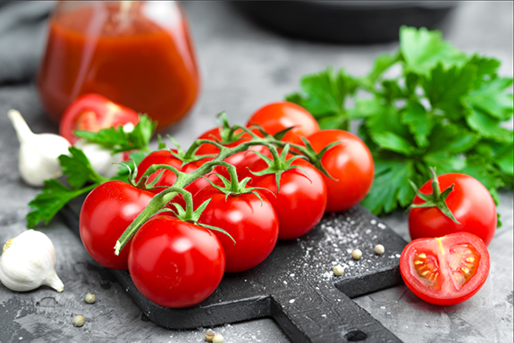 番茄這東西，有人能拒絕嗎？金宮靚湯番茄火鍋，一起吃一起靚，燦爛潤(rùn)澤的紅湯，酸甜舒適好味道。