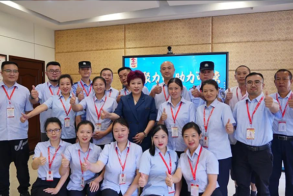 金宮，金宮雞精，金宮味精，金宮火鍋底料，金宮香腸臘肉調(diào)料，金宮小龍蝦調(diào)料，金宮魚(yú)調(diào)料，金宮調(diào)料定制，金宮調(diào)味品定制