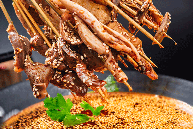 金宮缽缽雞，風(fēng)味獨(dú)特讓人口水直流。夏天涼吃，冬天熱吃