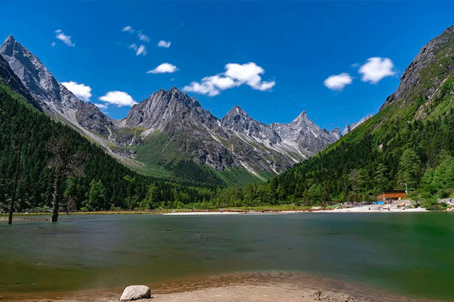 逃的出“火爐”，逃不出火鍋：駕著愛車帶著火鍋去乘涼！