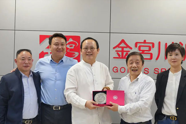 金宮，金宮雞精，金宮味精，金宮火鍋底料，金宮香腸臘肉調(diào)料，金宮小龍蝦調(diào)料，金宮魚(yú)調(diào)料，金宮調(diào)料定制，金宮調(diào)味品定制