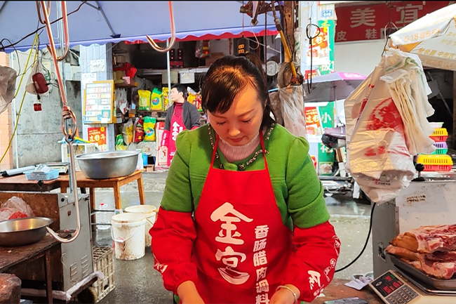 勤勞延續(xù)家族，美味傳遞幸?！獙ＴL樂山肉鋪老板尋常的一天