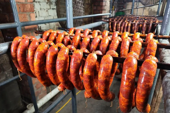 北方人也喜歡川味香腸，一袋金宮的川派香腸干粉調(diào)料自己搞定